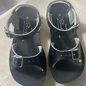 Kids Salt water sandal surfer. Black. Size 10